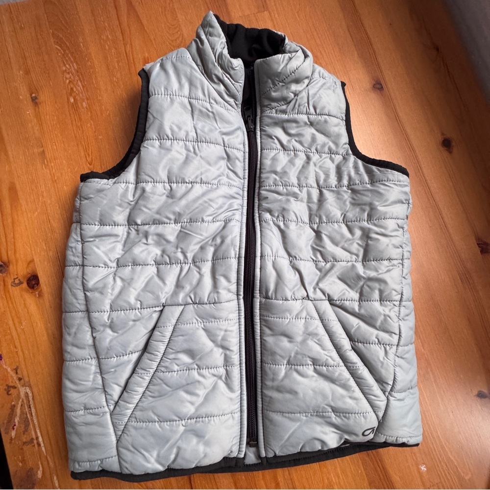 Gap reversible puffer vest size 6/7